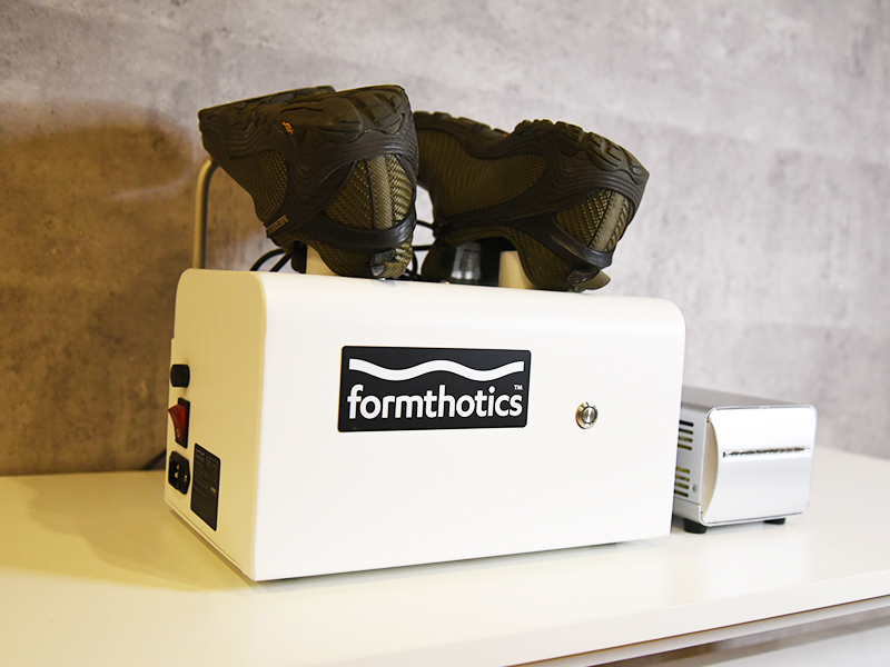 インソールの熱成形フィッティング