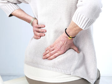 ぎっくり背中の症状とその対処法